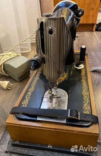 Швейная машинка с электроприводом
