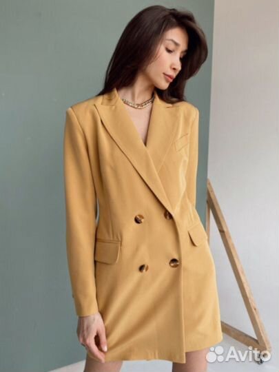 Платье -пиджак горчичное бренда alexis dress