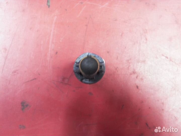 Концевик педали тормоза 8200168238 LADA Vesta 2181