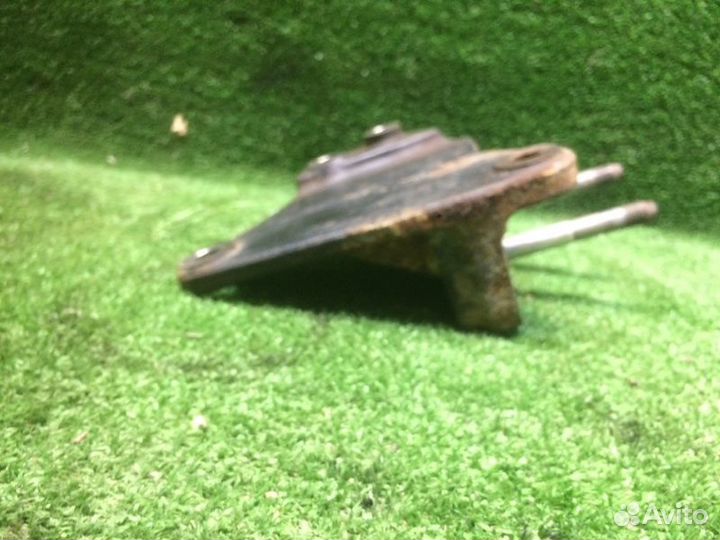 Кронштейн двигателя правый передний правый