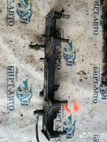 Рейка топливная (рампа) Volkswagen Passat B6 (2005