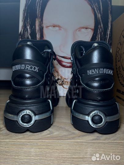 Ботинки new rock на руках