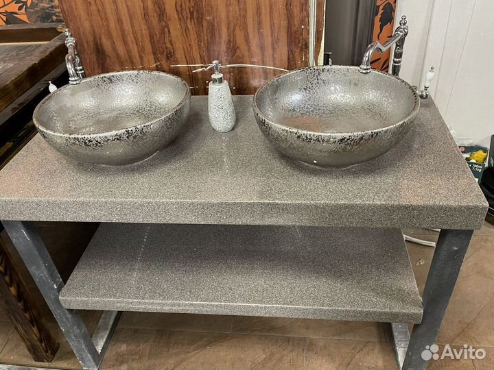 Столешница из искусственного камня и 2 раковины