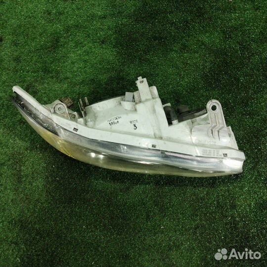 Фара галогеновая правая Nissan Cefiro PA33 VQ25