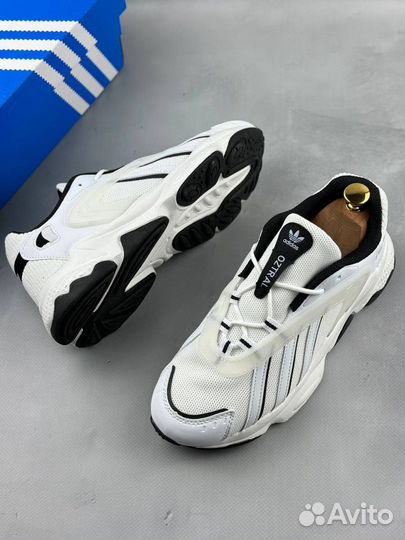 Кроссовки Adidas Oztral черно-белые