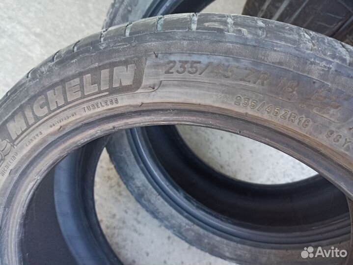 Michelin Pilot Sport 4 235/45 R18