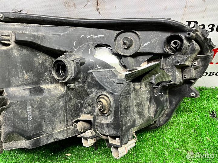 Фара левая Toyota Rav4 xa40 xa45 рестайлинг