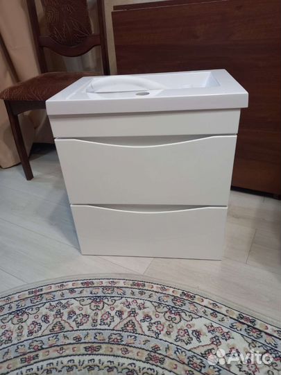 Тумба и раковина в ванную. новая