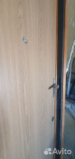 Дверь входная металлическая бу