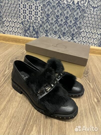 Лоферы женские