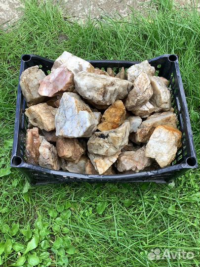 Лунный камень (беломорит)