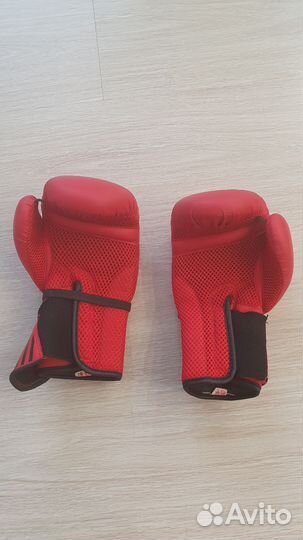 Боксерские перчатки