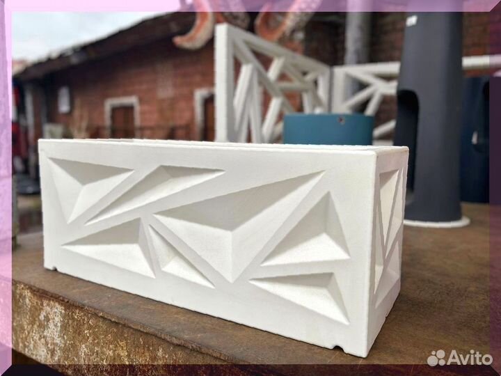 Кашпо для цветов из пластика