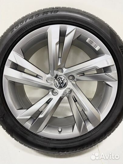 Новые Volkswagen Tiguan R-line, Pirelli 255/45 R19
