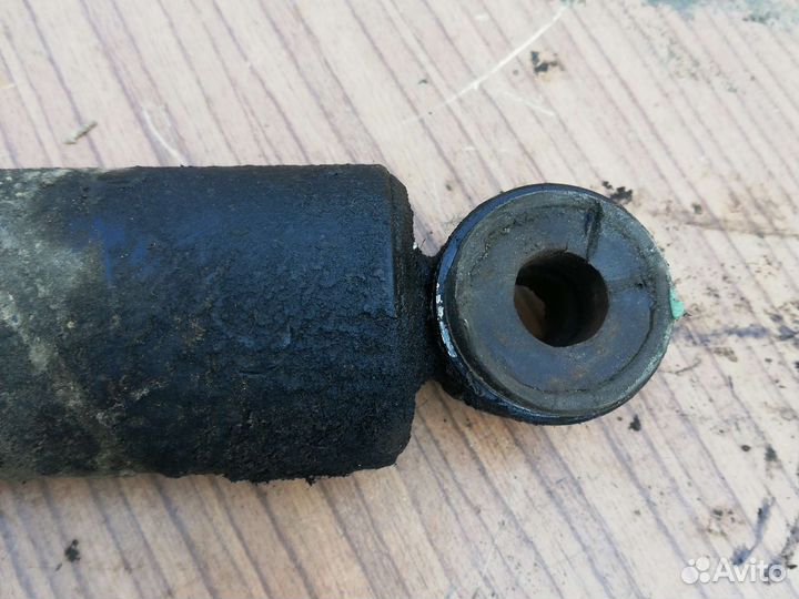 Амортизатор задний Опель Фронтера А