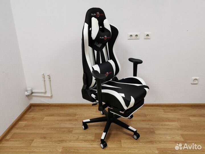 Кресло компьютерное игровое с подножкой