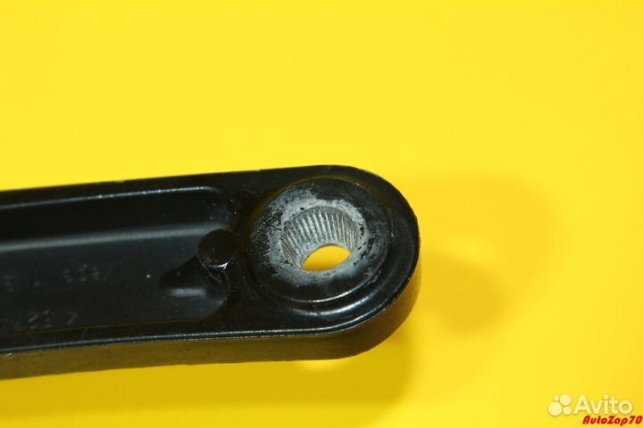 VW Phaeton Поводок стеклоочистителя правый