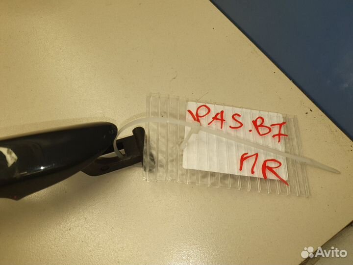 Ручка двери наружная правая Volkswagen Passat B7 2011-2015