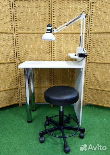 Маникюрный стол комплект