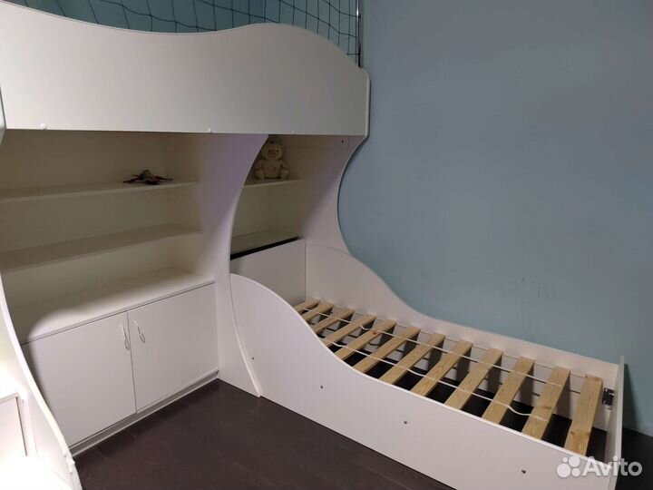 Двухъярусная кровать