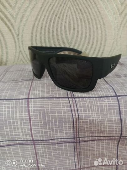 Солнцезащитные очки hugo boss