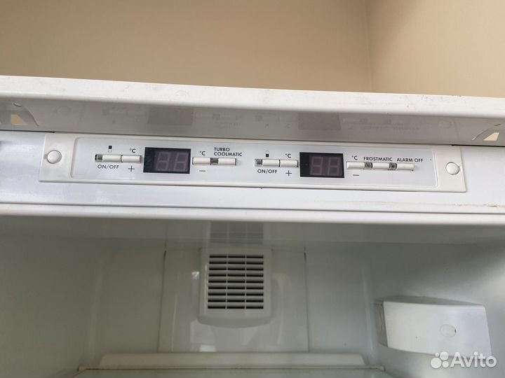 Встроенный холодильник electrolux