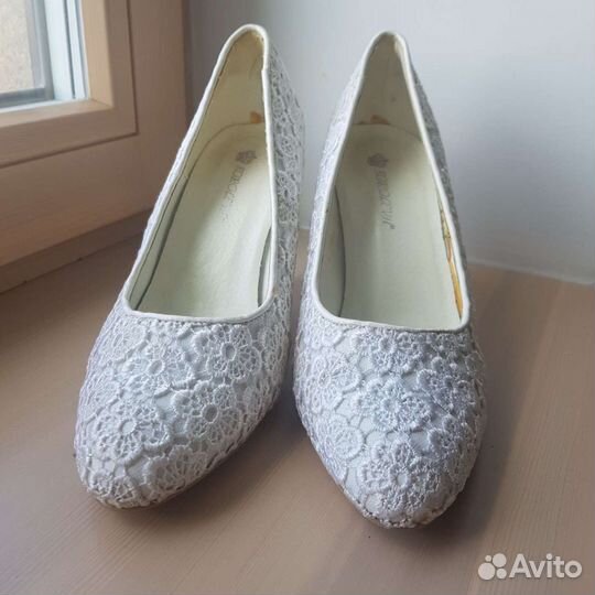 Туфли белые 38 размер