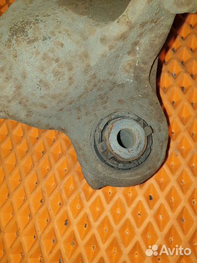 Кулак поворотный (цапфа) задний левый Mazda 3 BM