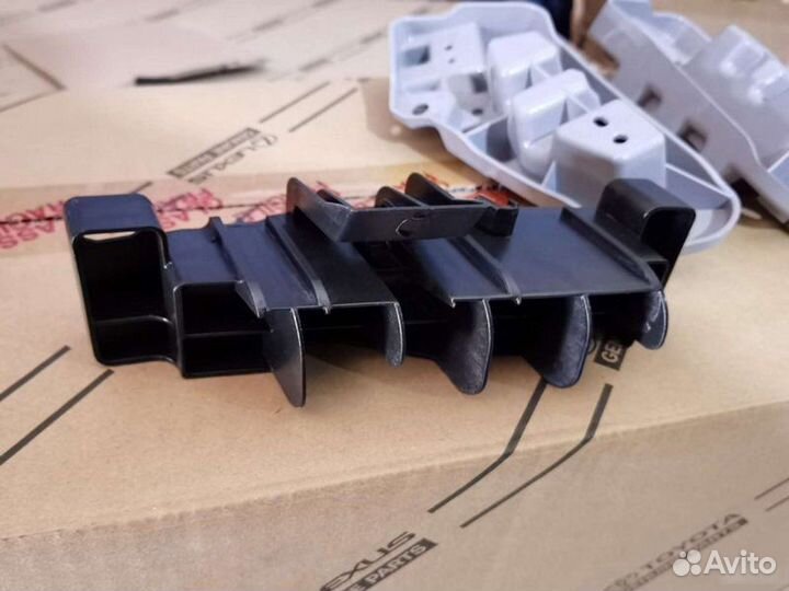 Кронштейн фары Toyota Land Cruiser 200