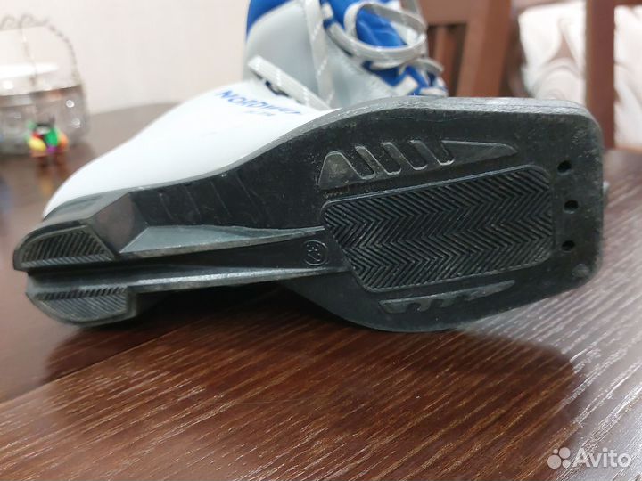 Лыжные ботинки