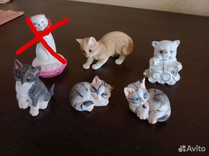 Фигурки животных (в основном кошки)