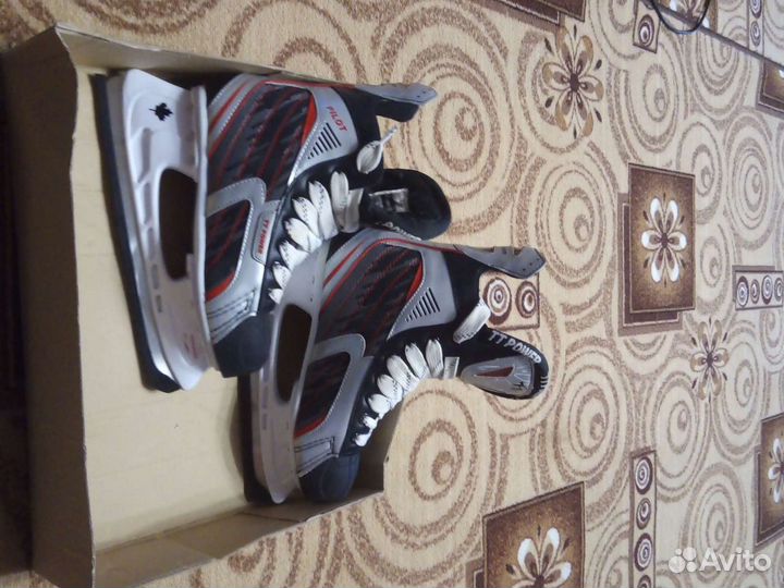 Хоккейные коньки модель pilot