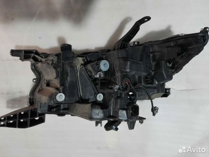 Фара передняя правая Toyota Land Cruiser Prado 150