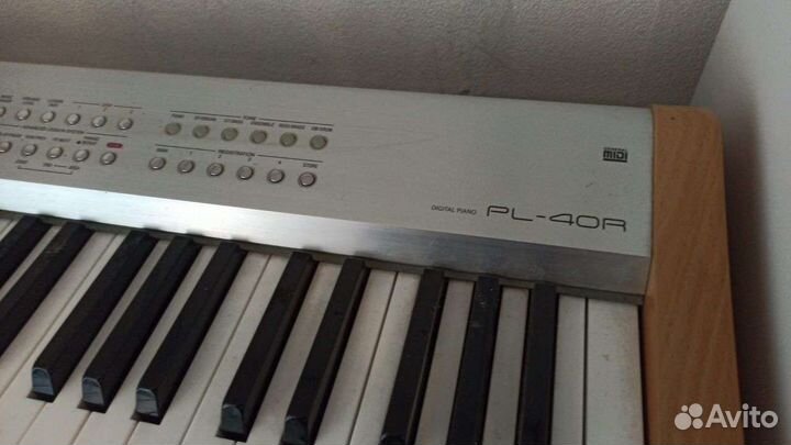 Синтезатор Casio PL-40R