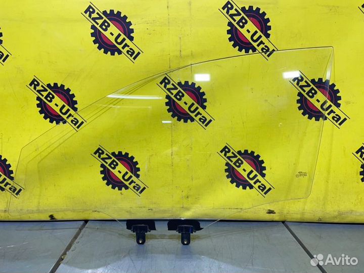 Стекло двери переднее левое Kia Rio 4 FB 2017