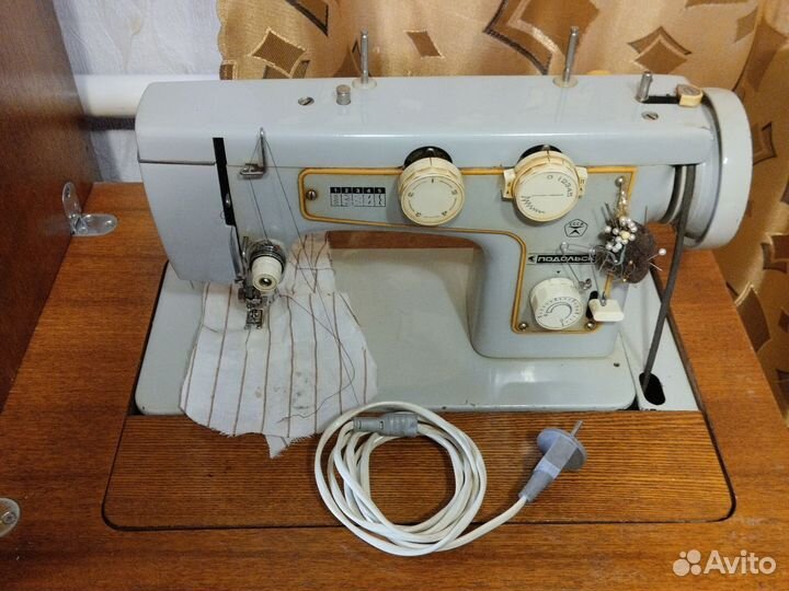 Швейная машинка Подольск 142