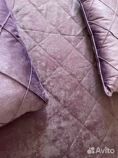 Покрывало и подушки