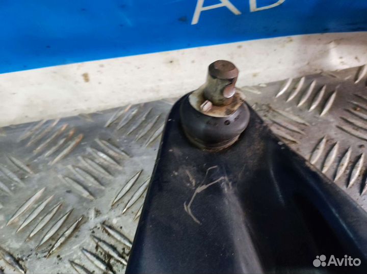 Передний рычаг Renault Logan 2