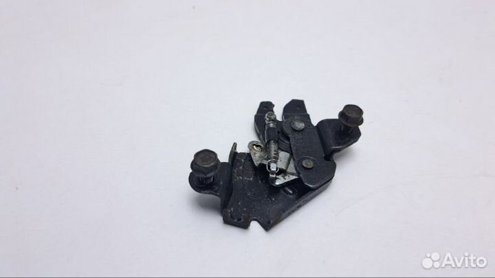 Замок боковой двери правый Mazda 5Cr CR 2.0 ZL