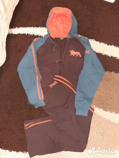 Спортивные костюмы