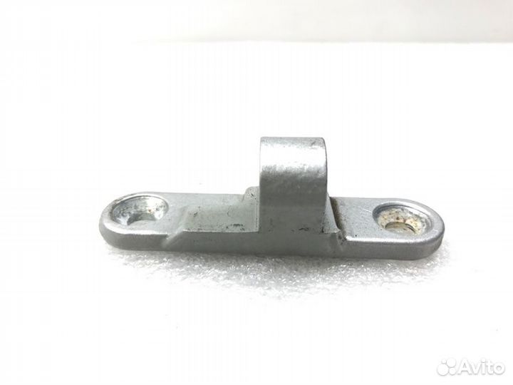 Петля двери задняя левая Mercedes-Benz E-Class