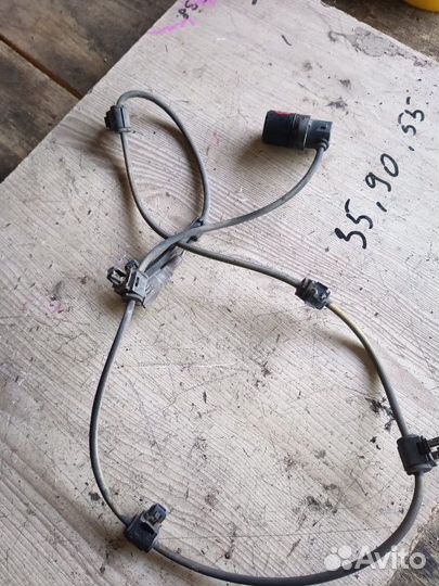 Датчик abs задний правый Toyota Sequoia UCK45