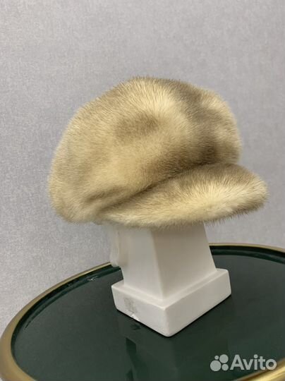 Берет норковый с козырьком