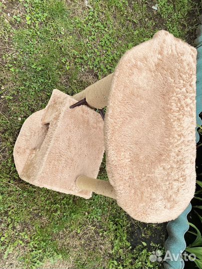 Кошачий домик с когтеточкой