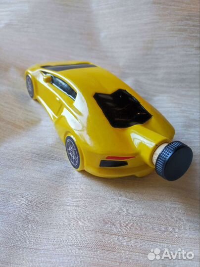 Бутылка машина желтая