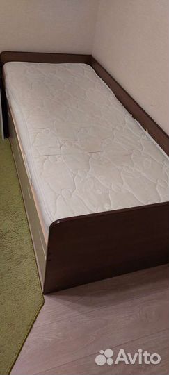 Кровать