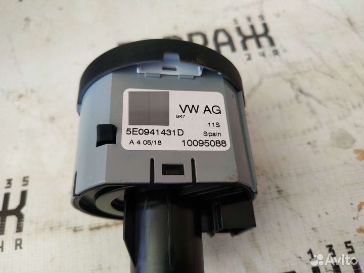 Блок управления светом 5E0941431D Шкода Октавия А7