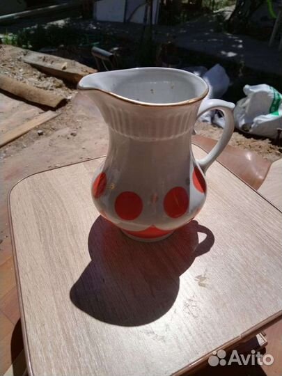 Конфетница, салатник, кувшин и стеклянные стаканы