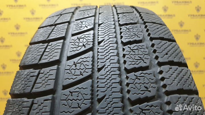 Toyo Winter Tranpath MK3 215/65 R16 98Q