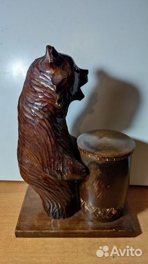 Медведь с бочонком